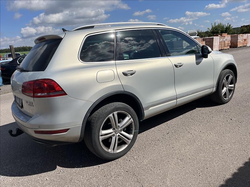 Volkswagen Touareg 3,0 TDi V6 180KW 4x4 TAŽNÉ - fotka 5 z 50