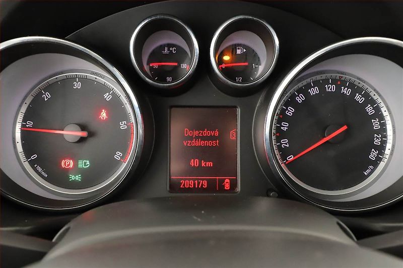 Opel Insignia (2009) 2.0 CDTI, nová STK - fotka 9 z 16