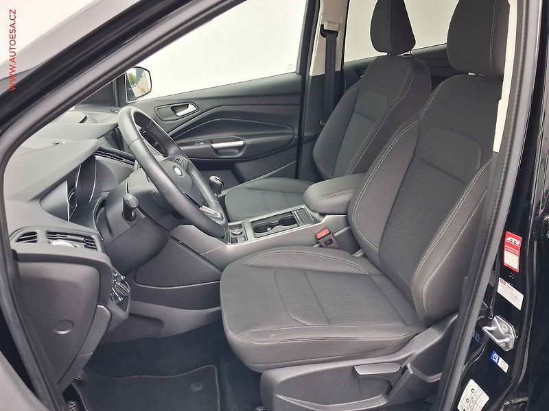 Ford Kuga (2018) 1.5EB, AC, výhřev sed. - fotka 9 z 17