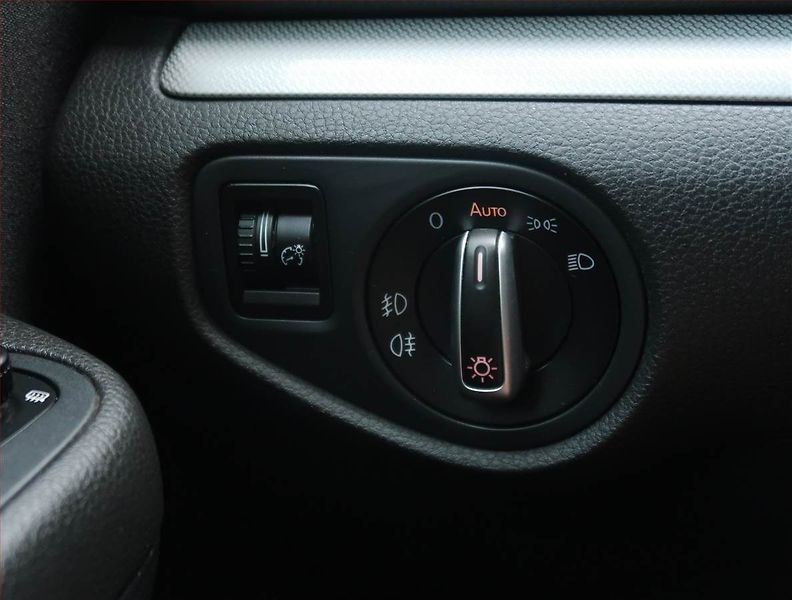 Volkswagen Sharan (2012) 2.0 TDI, Xenony, Tempomat - fotka 23 z 28