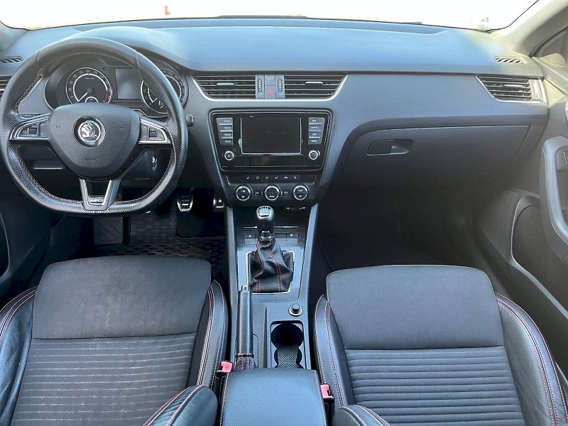 Škoda Octavia (2016) Combi 2.0 TDI RS - fotka 5 z 23