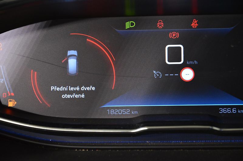 Peugeot 3008 (2020) 1.5bHDi 130 Allure - fotka 13 z 20
