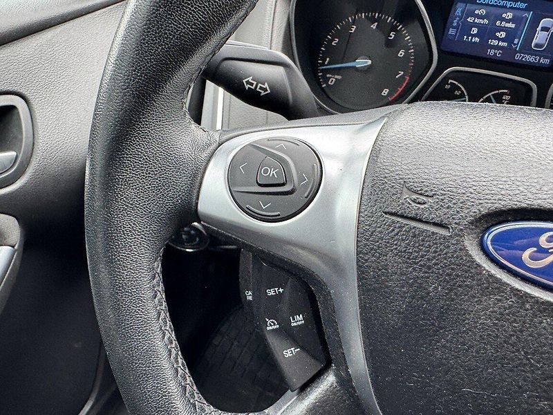 Ford Focus (2011) 1.6 Ti-VCT Digi Klima Tempomat - fotka 7 z 48