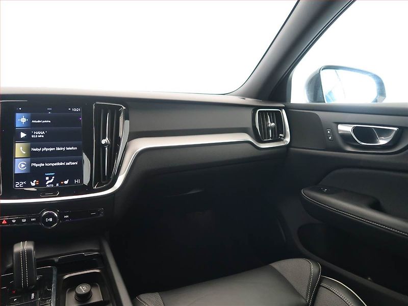 Volvo V60 (2021) R-Design B4 - fotka 8 z 29