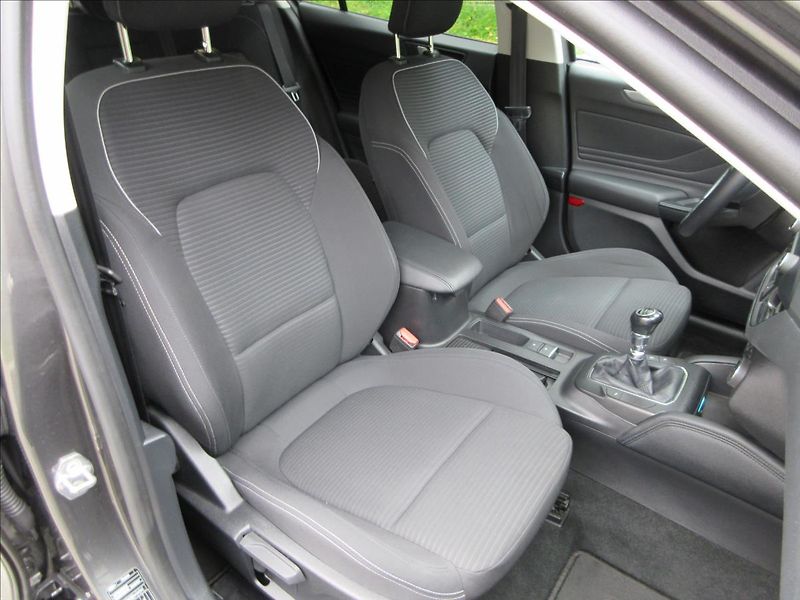Ford Focus 1,0 i, Vyhř.sed,vol,okn, Navi, - fotka 14 z 29