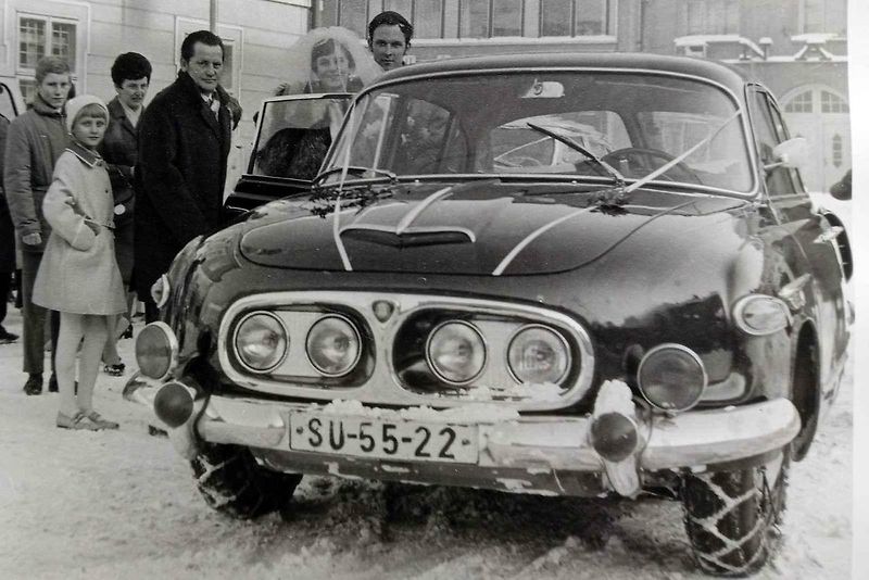 Svatební Škoda 430 v původním stavu. Tento výrobní klenot společnosti Škoda v letech 1929 až 1932 představoval působivý prvek v automobilovém průmyslu své doby.