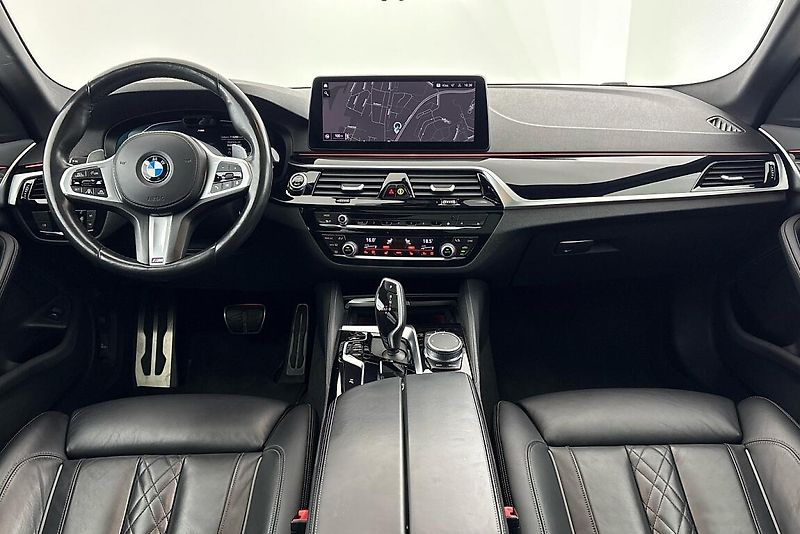 BMW Řada 5 540d xDrive - fotka 14 z 28