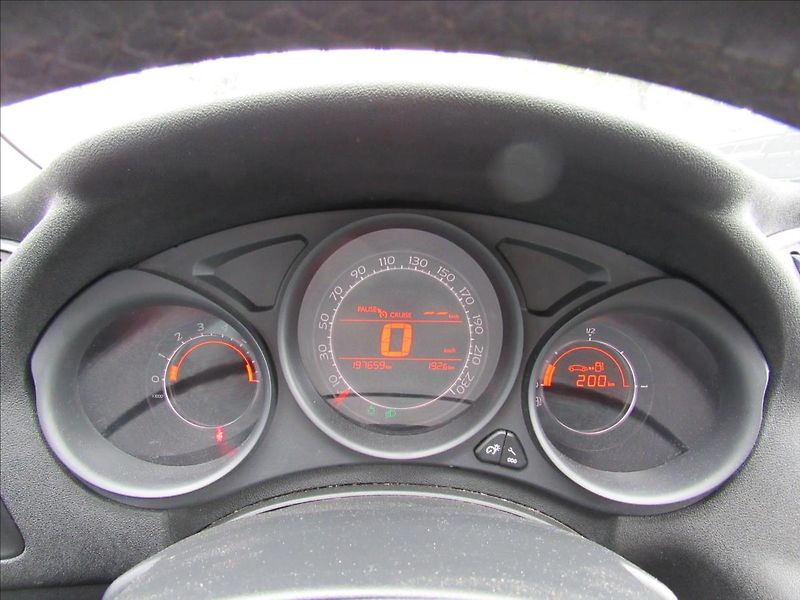 Citroën C4 1,2 96kW - fotka 13 z 29