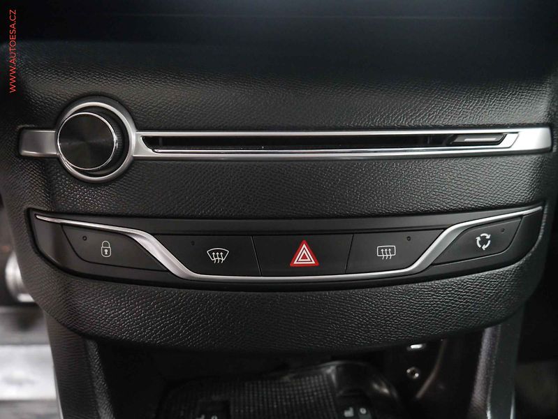 Peugeot 308 (2016) 2.0 HDi, Navigace - fotka 18 z 25