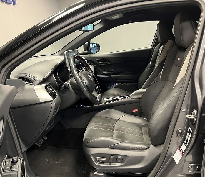 Toyota C-HR 2,0 HYBRID AT GR SPORT - fotka 9 z 17