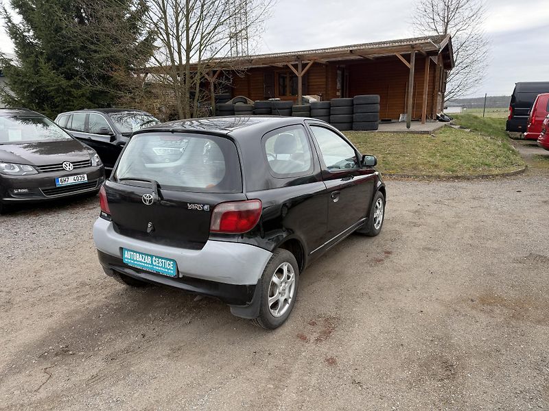 Toyota Yaris 1.0i - fotka 6 z 19