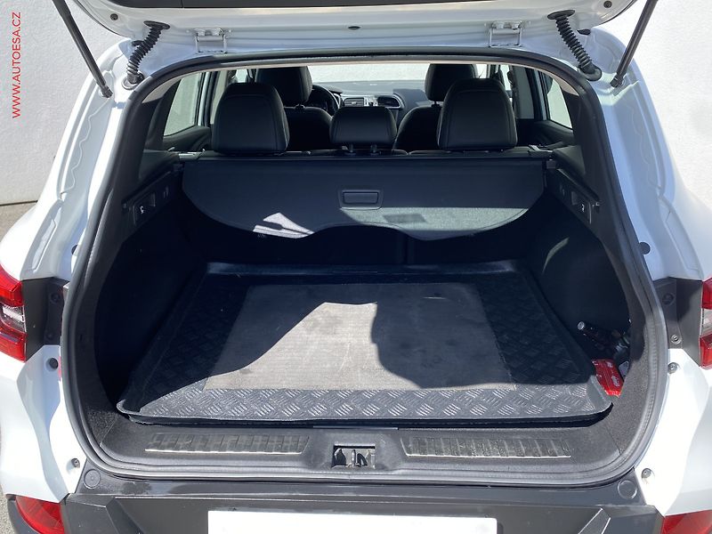 Renault Kadjar (2016) 1.2 TCe, BOSE, AT, LED, panor - fotka 7 z 18