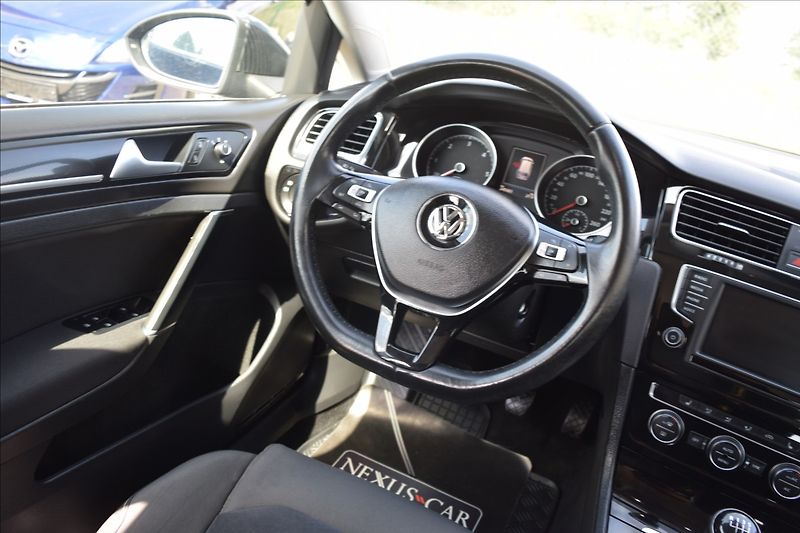 Volkswagen Golf 2,0 TDI 110KW KAMERA XENONY - fotka 29 z 48