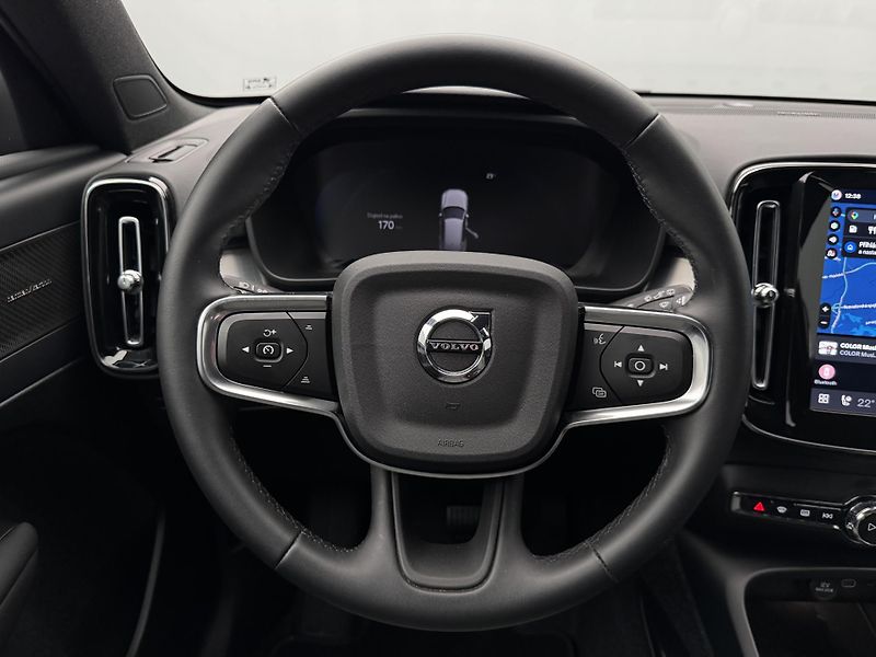 Volvo XC40 B3 DARK PLUS CZ REZERVACE - fotka 3 z 48