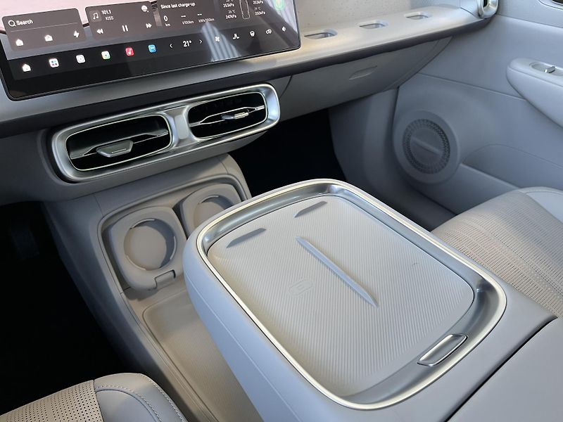 Leapmotor B10 (2026) DESIGN HYBRID EV, světlý int. - fotka 14 z 17