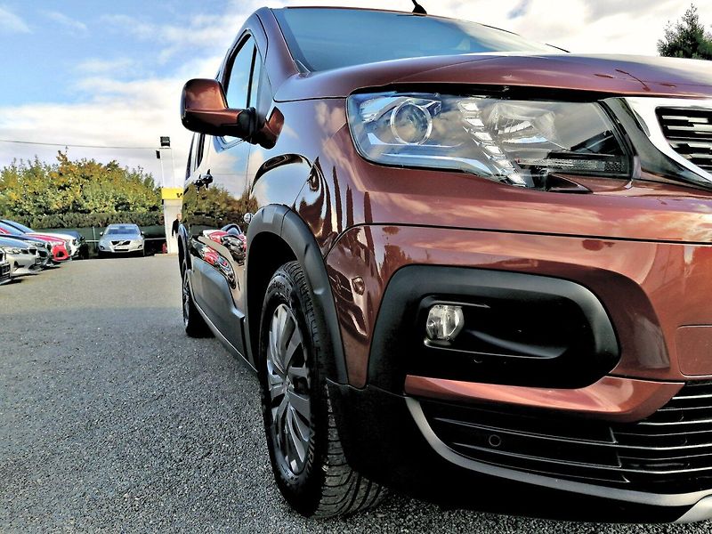 Peugeot Rifter (2020) MAXI 1.2 PureTech Allure EAT8 - fotka 25 z 27