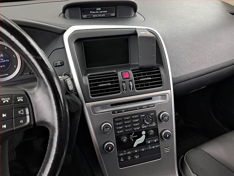 Volvo XC60 (2009) D5, 4X4, Serv.kniha, Navi - fotka 12 z 18