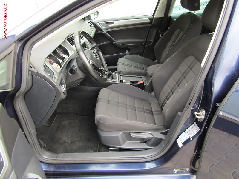 Volkswagen Golf (2016) 1.0 TSi, Navi - fotka 9 z 20