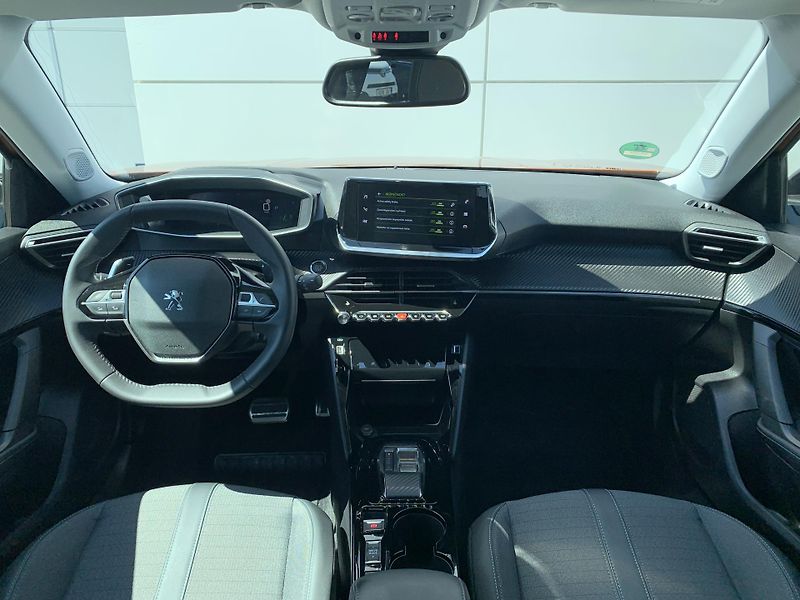 Peugeot 2008 ALLURE 1,2 PureTech 96kW AT - fotka 2 z 30