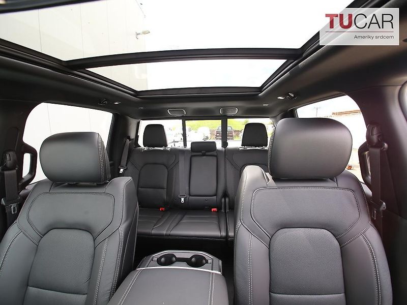 RAM 1500 5,7 HEMI Sport - fotka 9 z 42