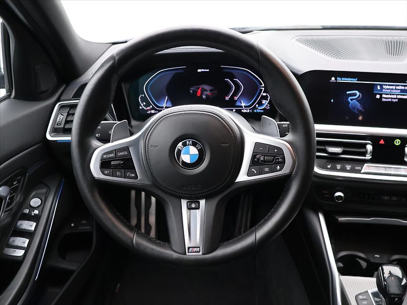 BMW Řada 3 2,0 330e xDrive M-Paket Laser - fotka 21 z 40