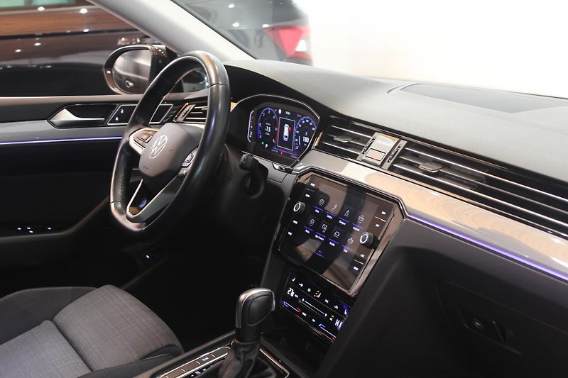 Volkswagen Passat (2021) 2.0TDI DSG Display LED - fotka 21 z 36