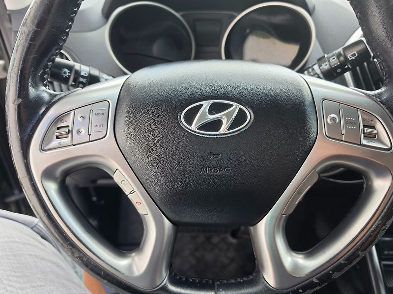 Hyundai ix35 (2012) 2.0 CRDi 4WD - fotka 24 z 34