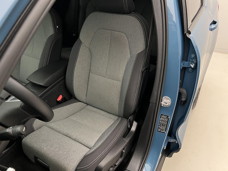 Volvo XC40 B3 DARK PLUS AUT CZ 1. maj. - fotka 18 z 41