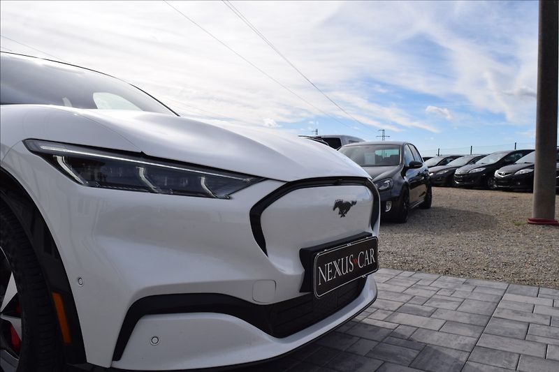Ford Mustang Mach-E 0,0 216KW PREMIUM RWD 99KW BAT - fotka 13 z 43