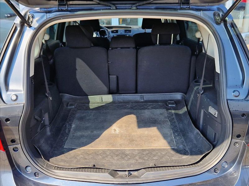 Mazda 5 1,6 MZR-CD 85kW 7MÍST +ALUZIMA - fotka 10 z 29