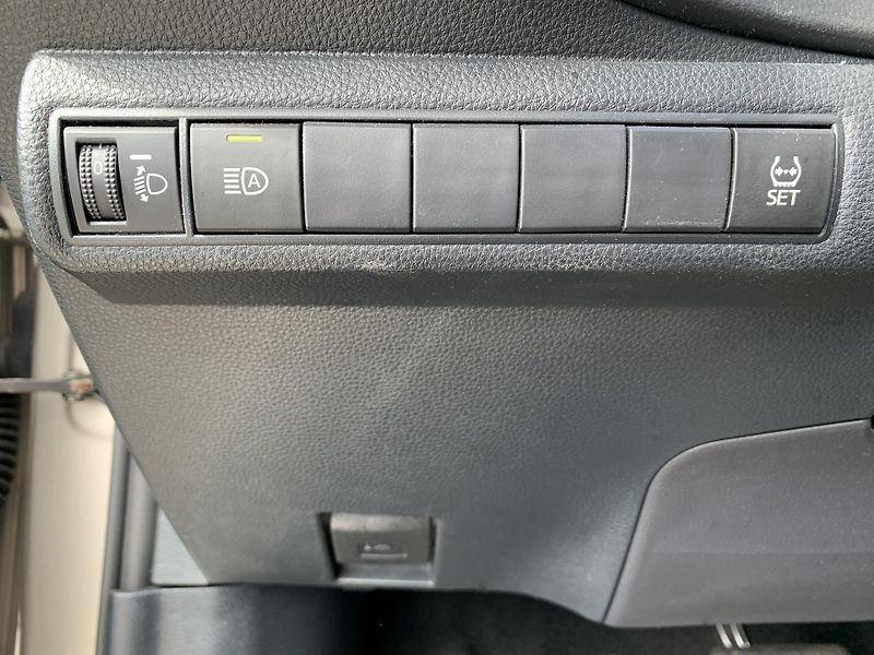 Toyota Corolla SD COMFORT TECH STYLE 1.5 VVTi - fotka 21 z 28