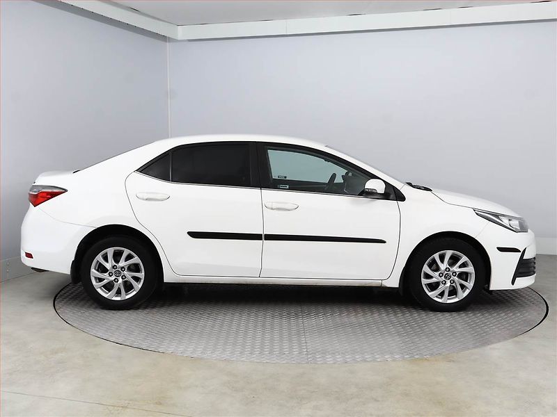 Toyota Corolla (2019) 1.6 Valvematic, ČR,1.maj - fotka 6 z 17