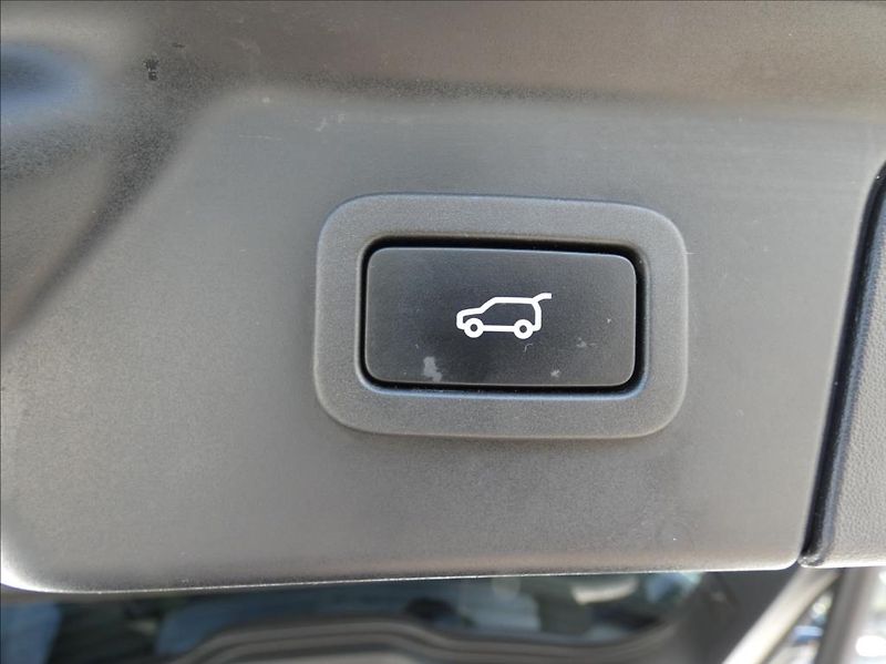 Land Rover Range Rover Velar 3,0 D300 R-Dynamic SE,1maj,ČR - fotka 40 z 44