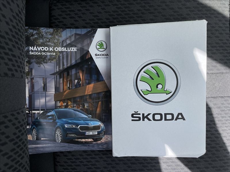 Škoda Octavia 2,0 TDI DSG Combi Style+ TAŽNÉ - fotka 20 z 25