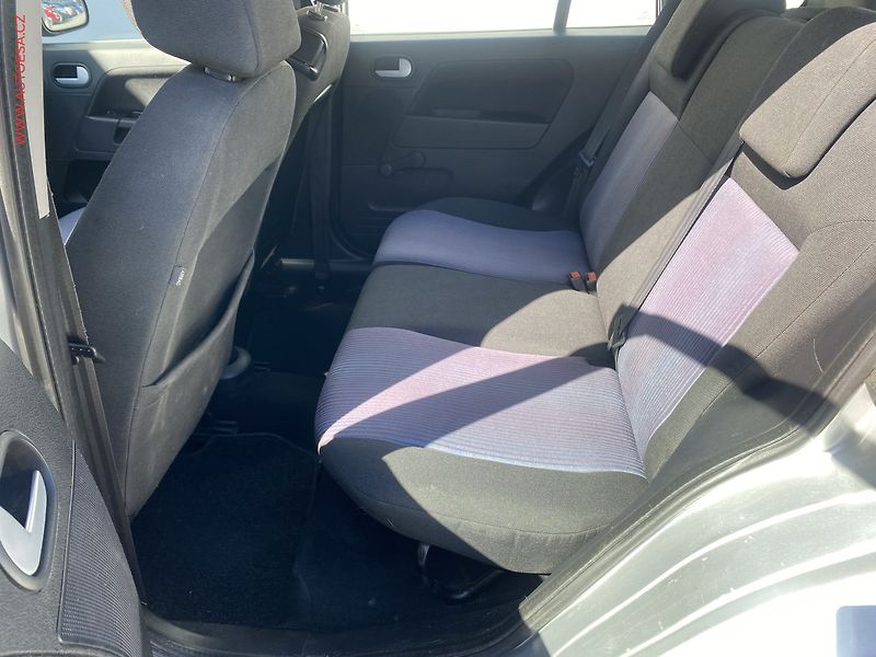 Ford Fusion (2009) 1.6TDCi, Klima - fotka 11 z 16