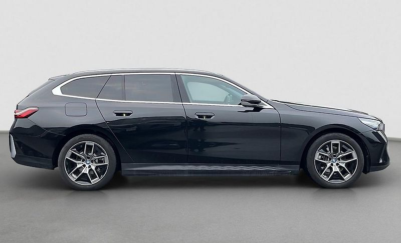 BMW Řada 5 530e xDrive Touring ada. temp. - fotka 4 z 19