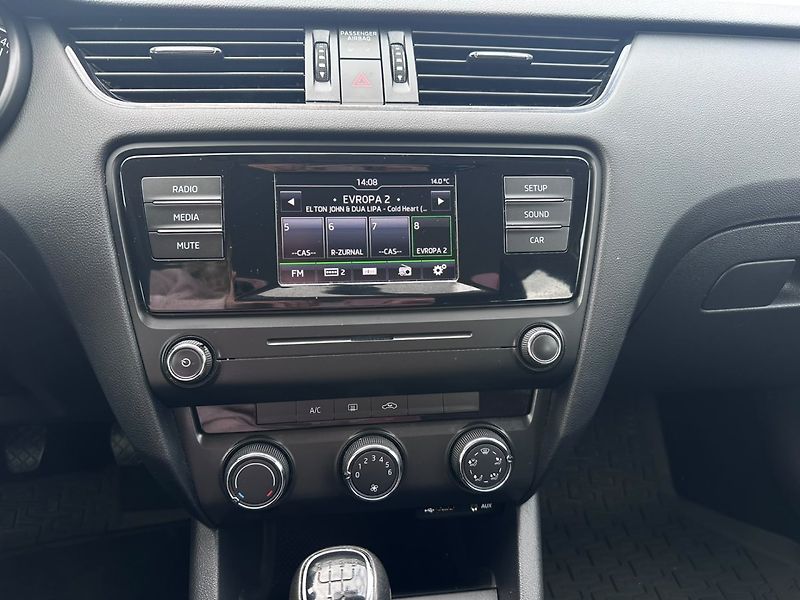 Škoda Octavia (2016) 1.2TSi ČR/TOP STAV/2xKOLA - fotka 28 z 33