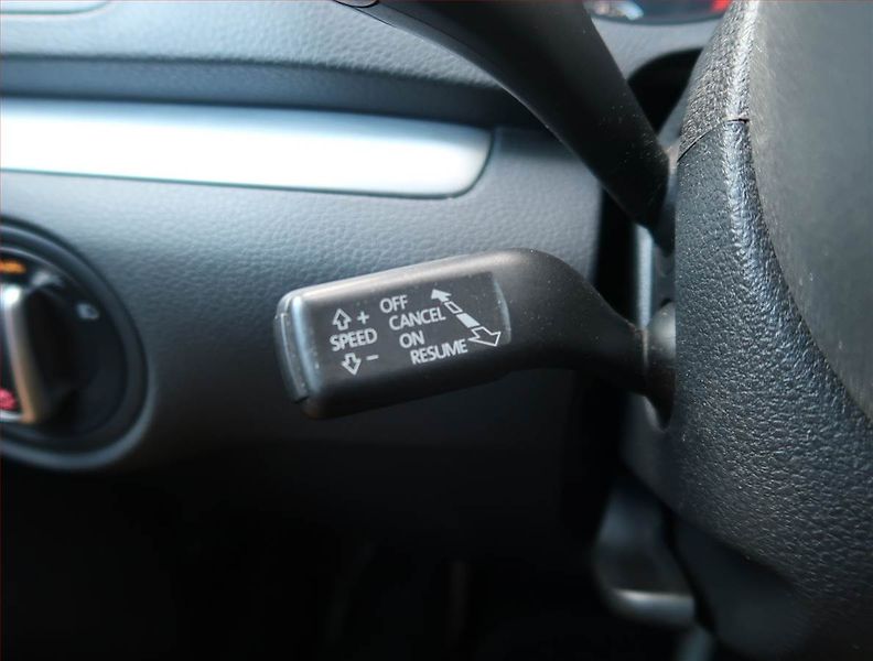 Volkswagen Sharan (2015) 2.0 TDI, Automat, 7 míst, Navi - fotka 22 z 29