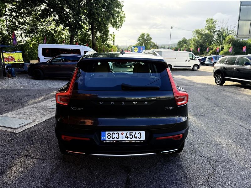 Volvo XC40 2,0 T4 Inscription AWD - fotka 6 z 31