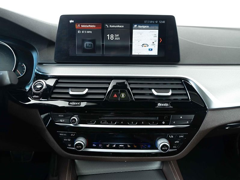 BMW Řada 5 540d xDrive Limousine - fotka 14 z 21