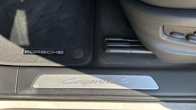Porsche Cayenne S - fotka 19 z 30