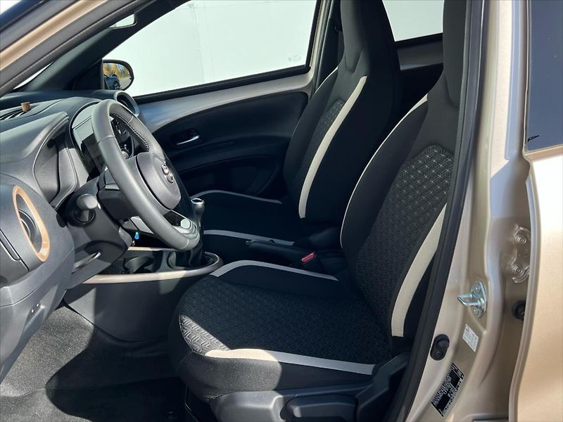 Toyota Aygo 1,0 VVT-i 53kW STYLE TECH VISI - fotka 11 z 22
