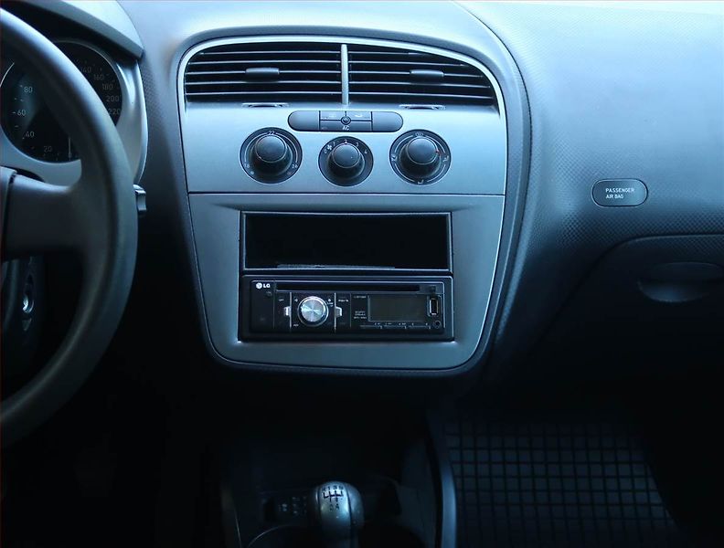 Seat Altea (2008) 1.9 TDI, Tažné, dobrý stav - fotka 12 z 17