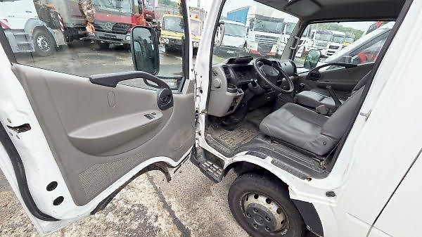 Nissan Cabstar (2010) 3.5t 6míst tupláky 3.4x2m 2.5D - fotka 10 z 10