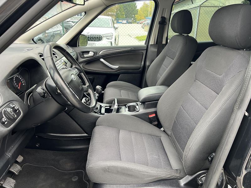 Ford S-MAX 2.0TDCi 7MÍST TAŽNÉ KLIMA ALU - fotka 9 z 46