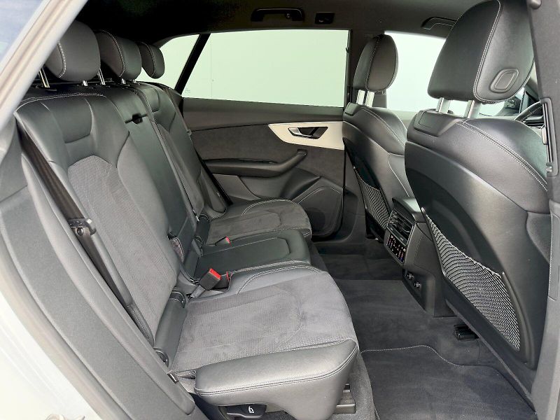 Audi Q8 (2023) 50 TDI 210kW Quattro S-LINE - fotka 26 z 35
