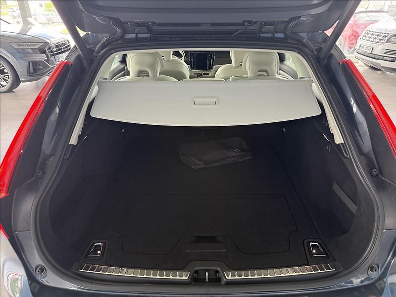 Volvo V90 2,0   173kW,CROSSCOUNTRY,SERVI - fotka 30 z 35