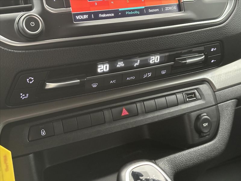 Citroën SpaceTourer 2,0 BlueHDi 145 M Feel CZ - fotka 30 z 38
