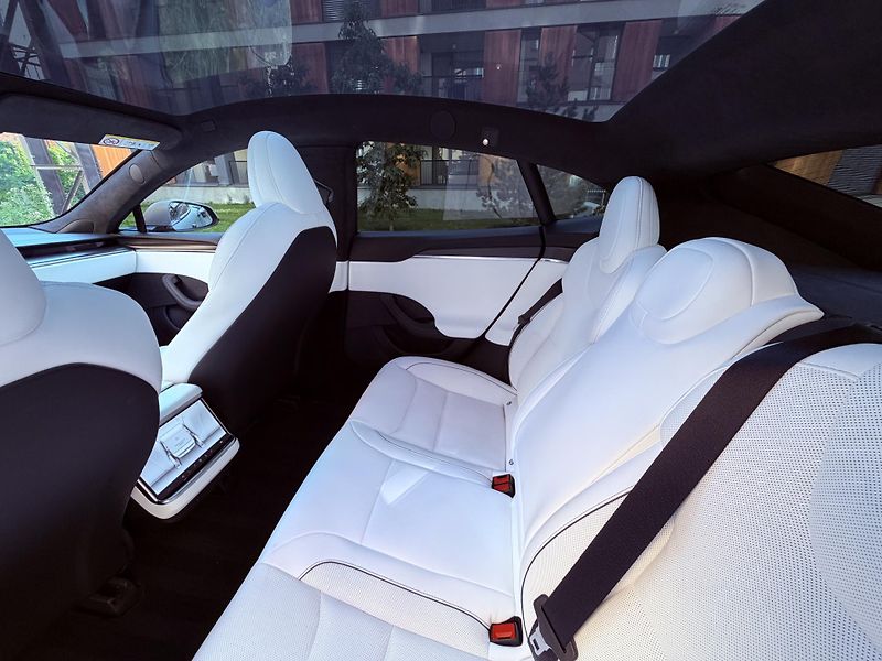 Tesla Model S (2023) Plaid 1020HP HW4 - fotka 12 z 13