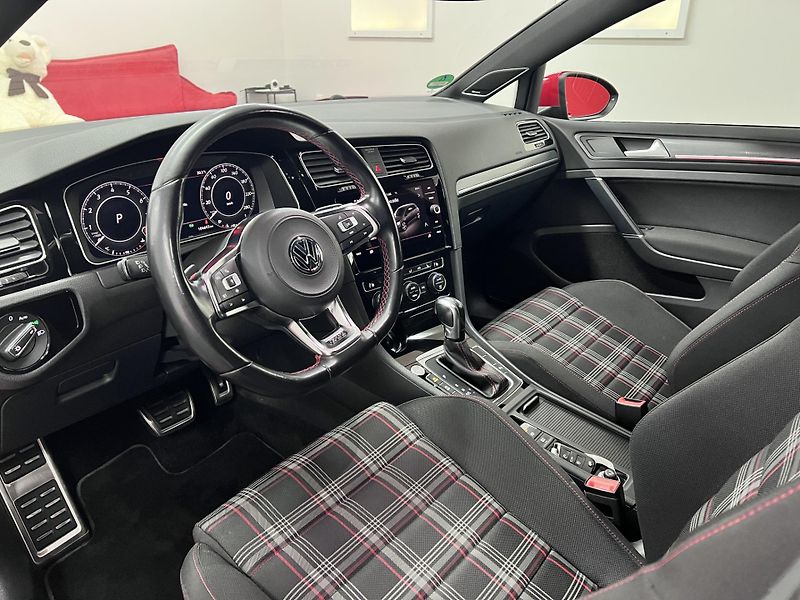 Volkswagen Golf GTI Performance 180 kW - fotka 15 z 50